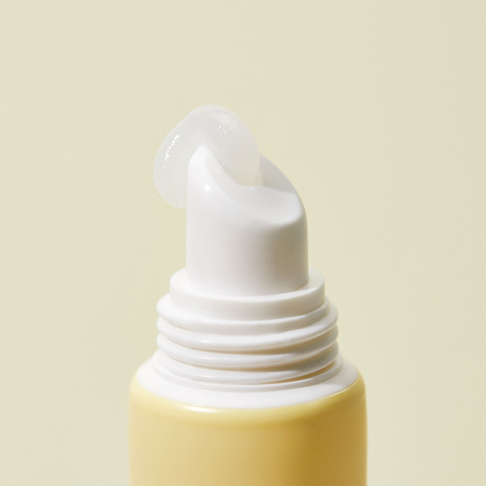 Bálsamo labial SOLID IN Lip Essence · Torriden | MiiN Cosmetics