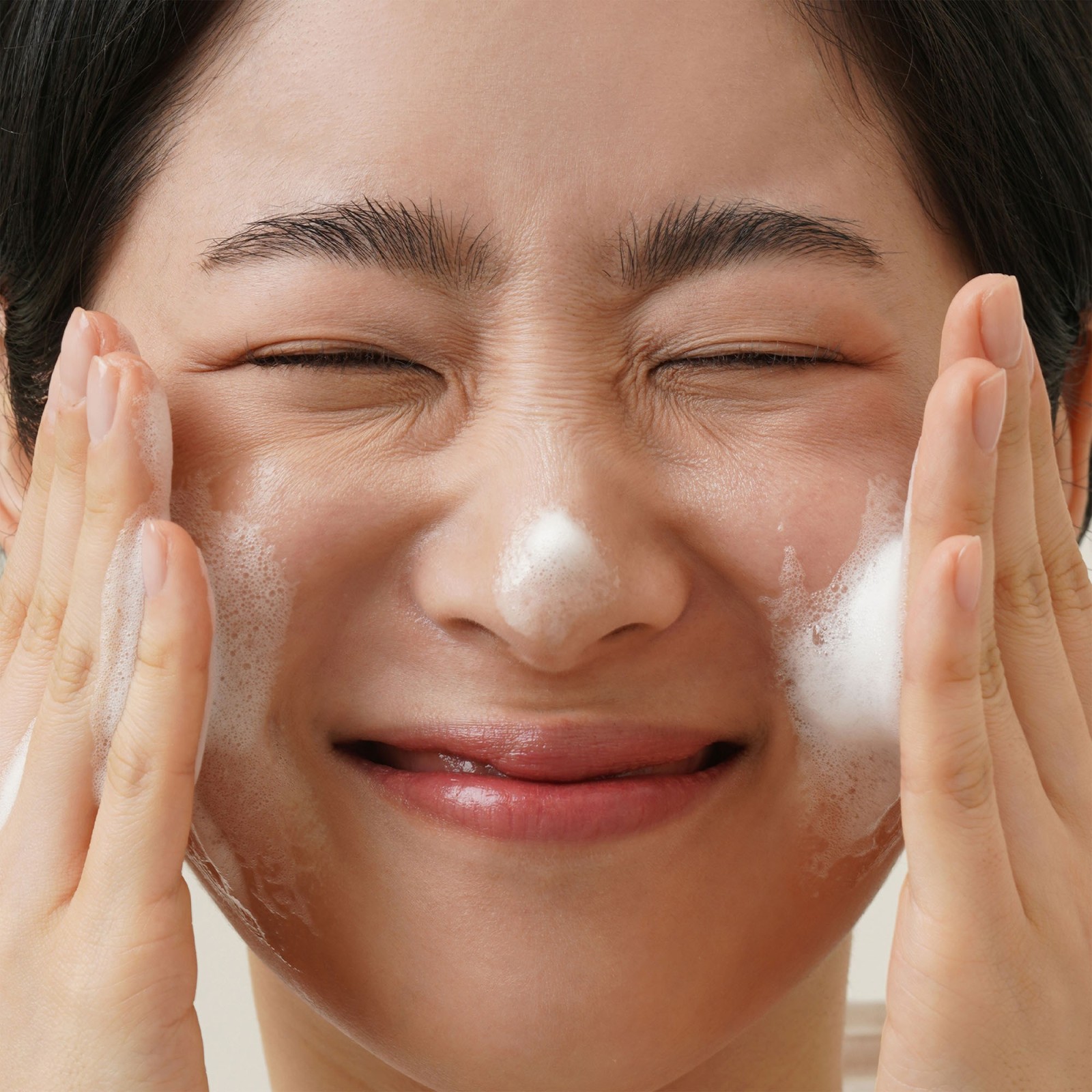 Rich Moist Foaming Cleanser