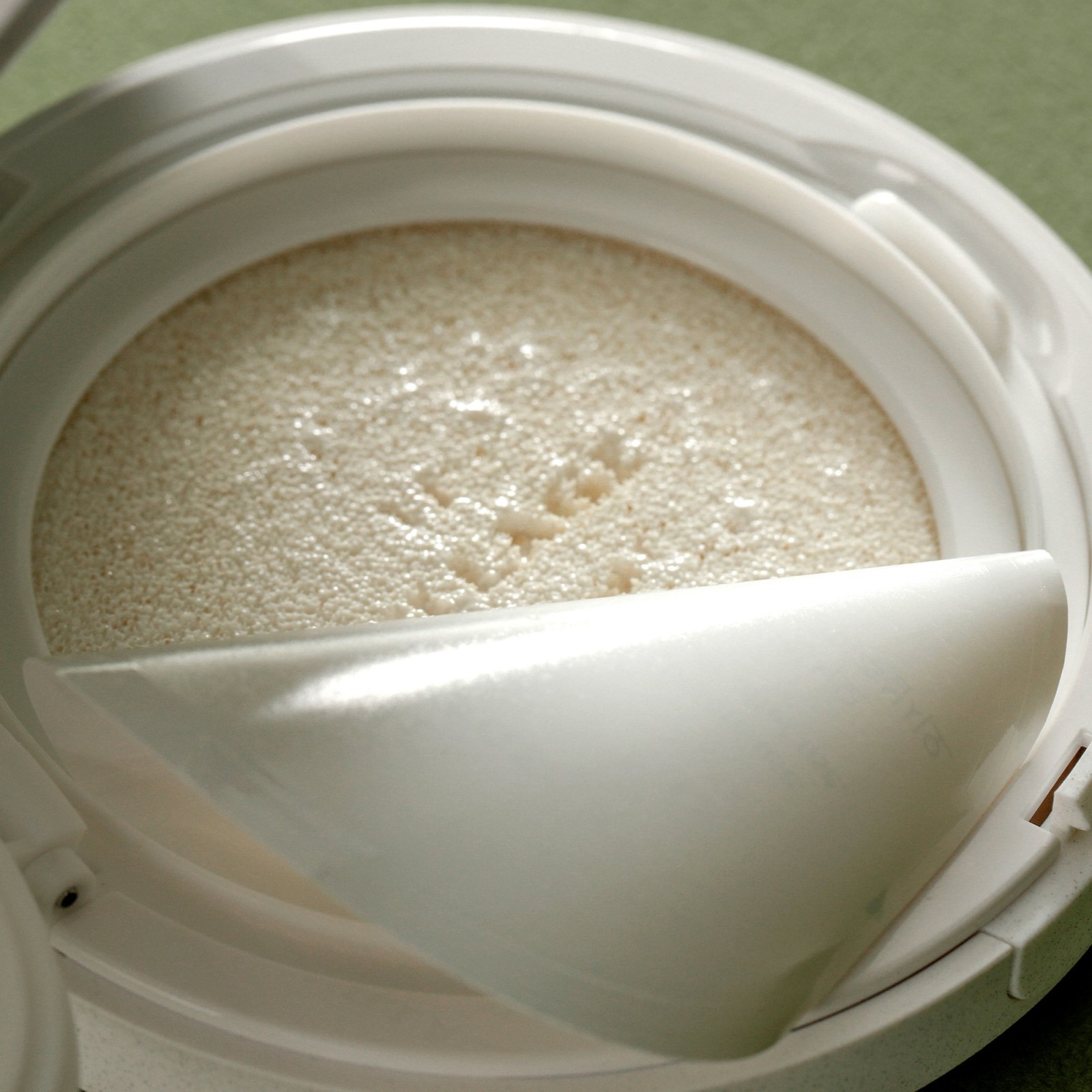 Protector solar Perfect Airy Cushion · Village 11 | MiiN Cosmetics